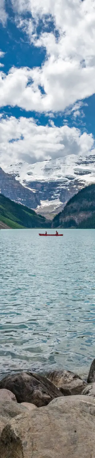 Aktiv am türkisblauen Lake Louise